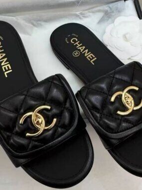 Chanel Gold CC Logo Slides